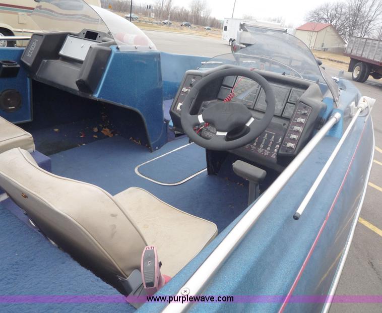 image for item 5610 1988 Bayliner boat