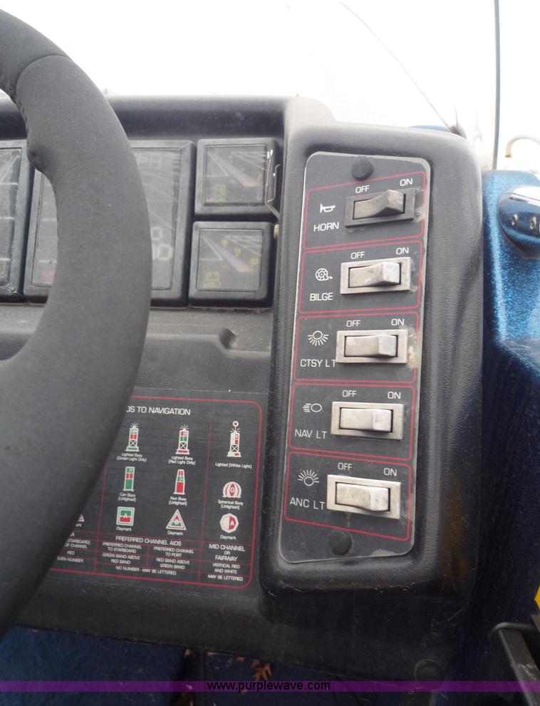 image for item 5610 1988 Bayliner boat