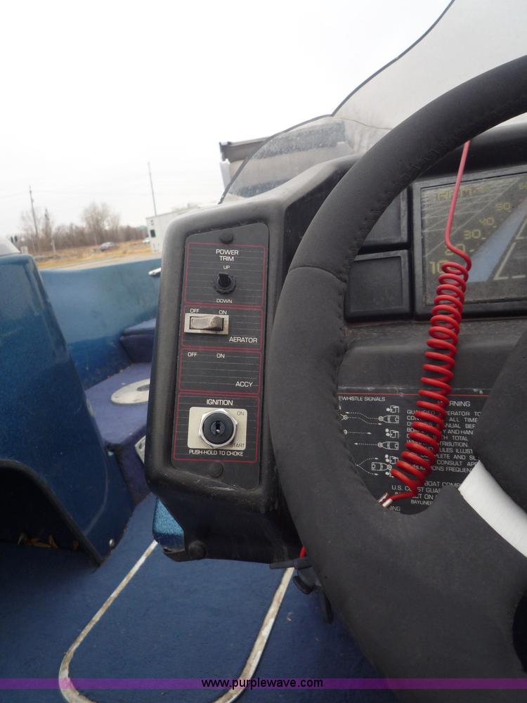 image for item 5610 1988 Bayliner boat