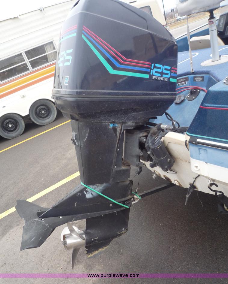 image for item 5610 1988 Bayliner boat