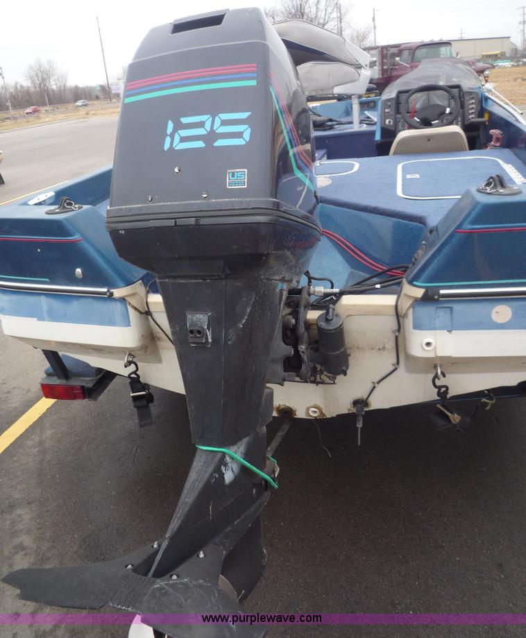 image for item 5610 1988 Bayliner boat