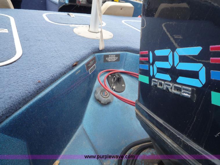 image for item 5610 1988 Bayliner boat