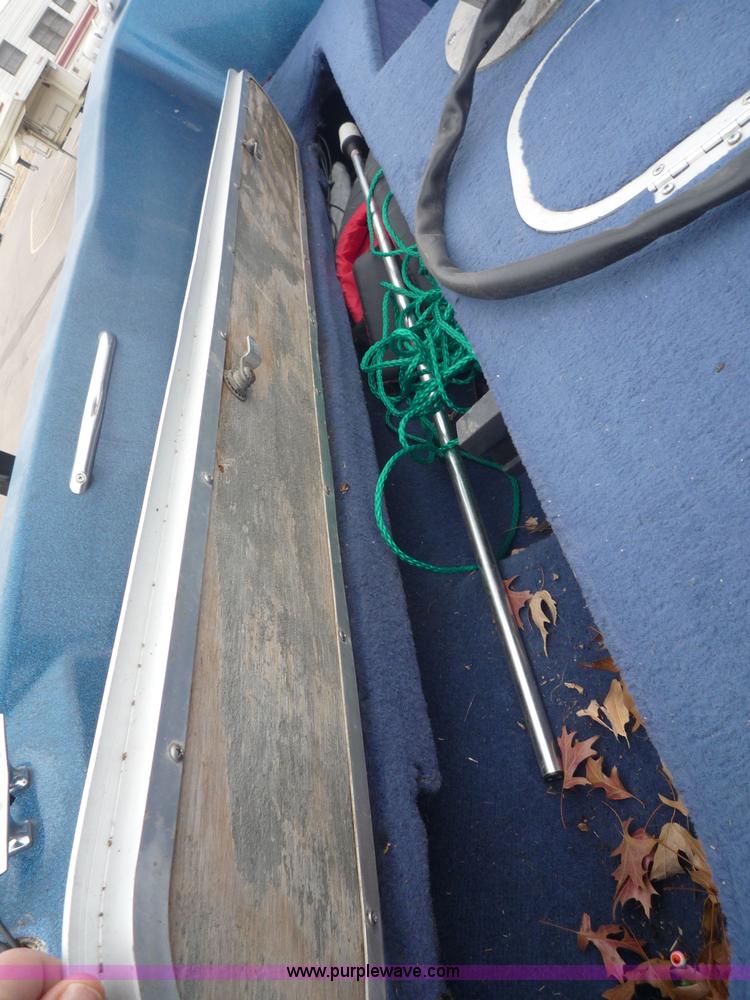 image for item 5610 1988 Bayliner boat