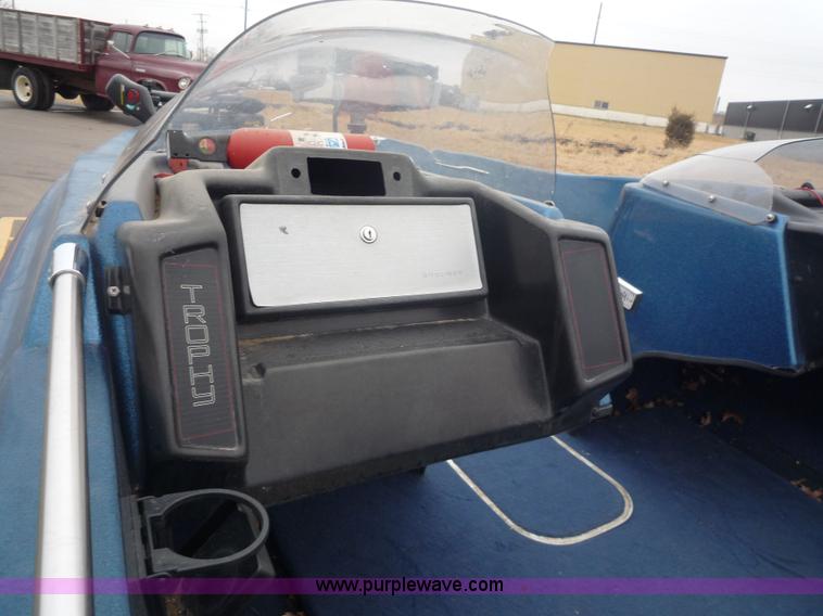 image for item 5610 1988 Bayliner boat