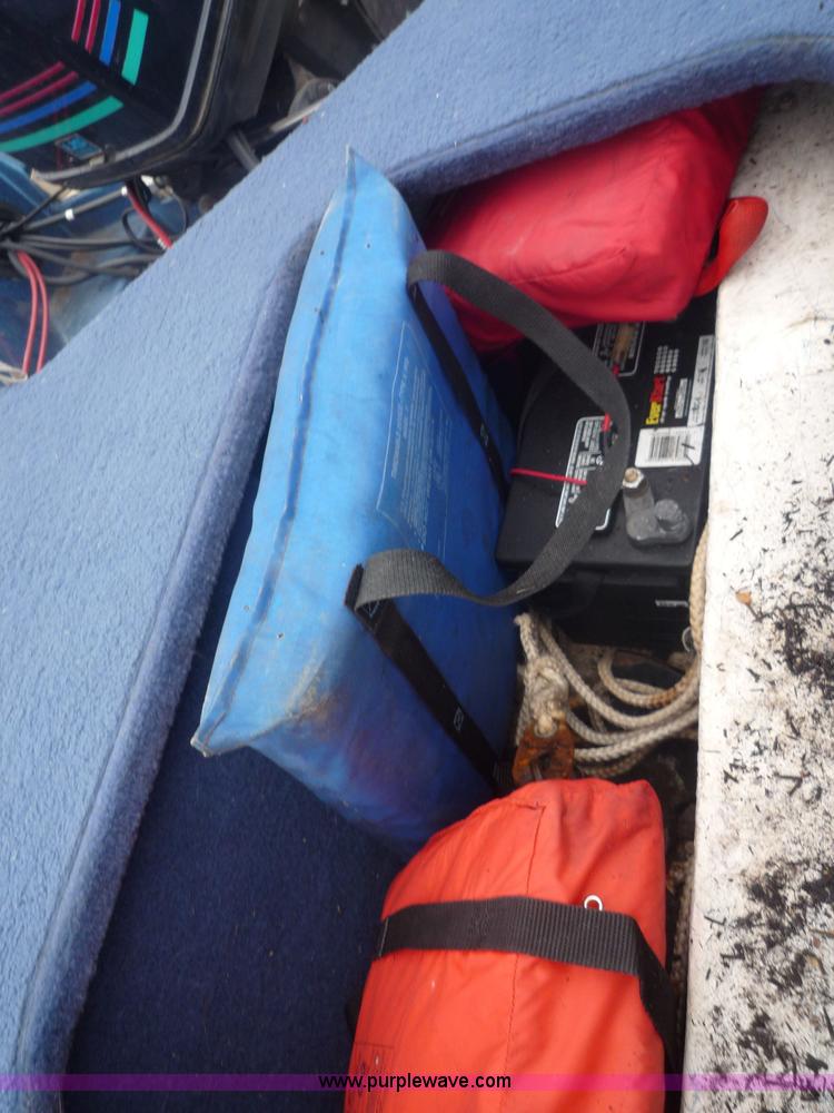 image for item 5610 1988 Bayliner boat