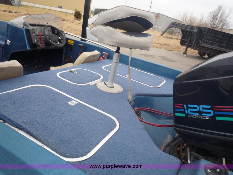 image for item 5610 1988 Bayliner boat