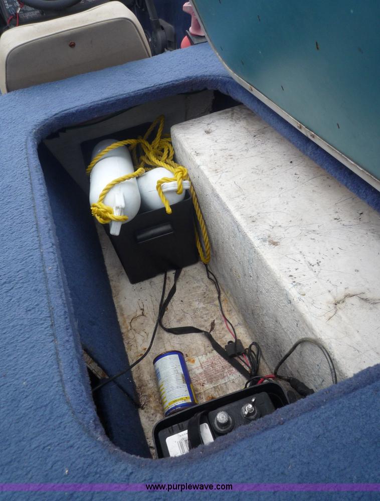 image for item 5610 1988 Bayliner boat