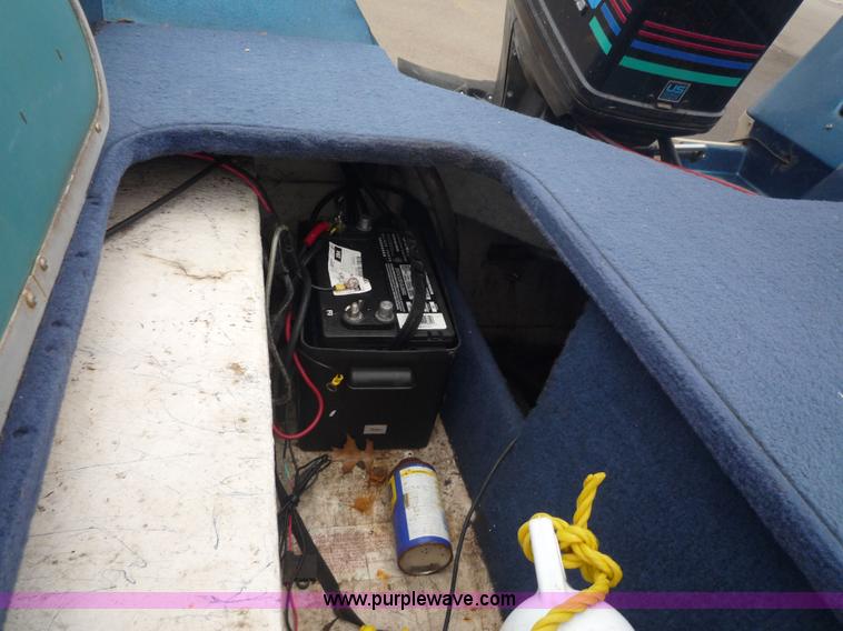 image for item 5610 1988 Bayliner boat