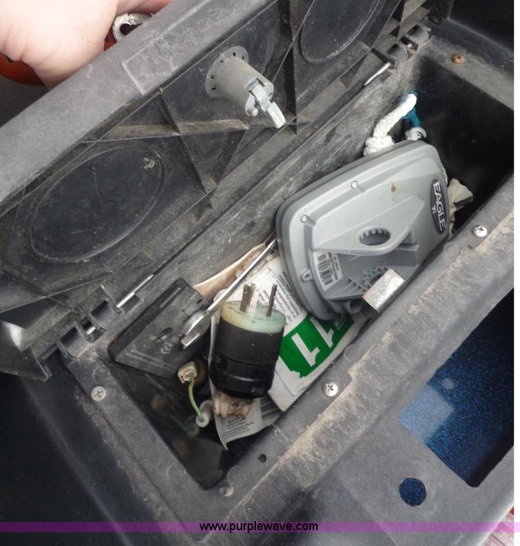 image for item 5610 1988 Bayliner boat