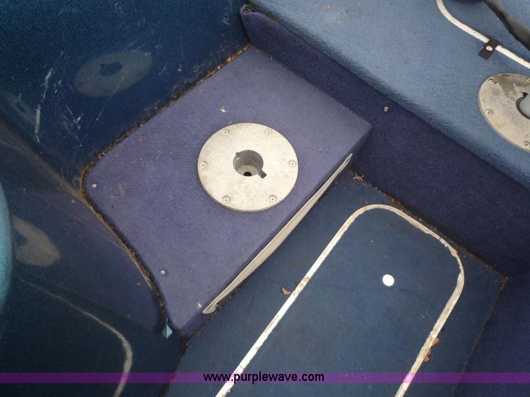 image for item 5610 1988 Bayliner boat