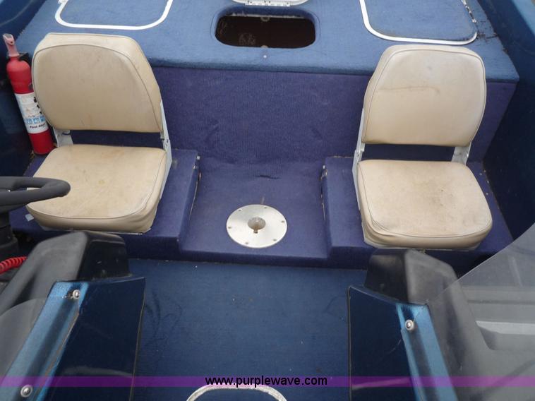 image for item 5610 1988 Bayliner boat