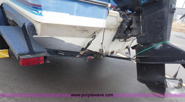 image for item 5610 1988 Bayliner boat