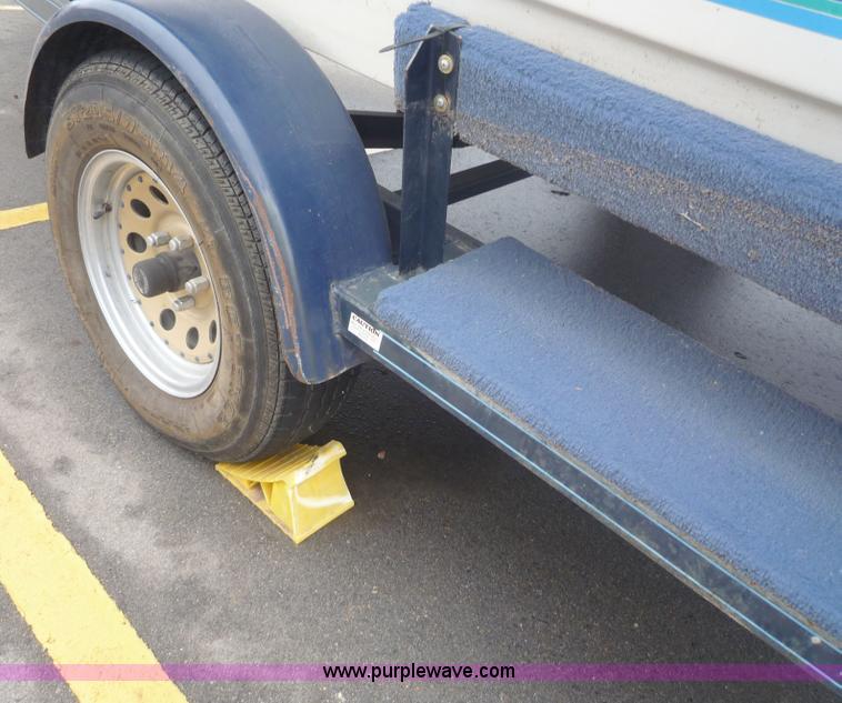 image for item 5610 1988 Bayliner boat