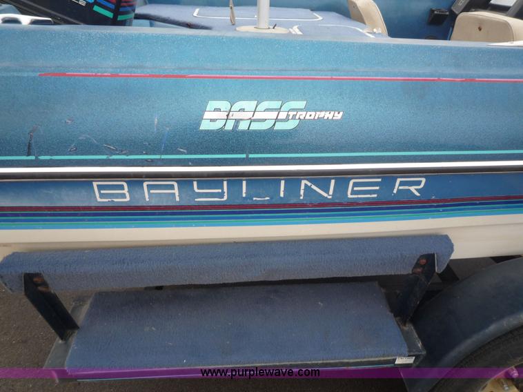 image for item 5610 1988 Bayliner boat