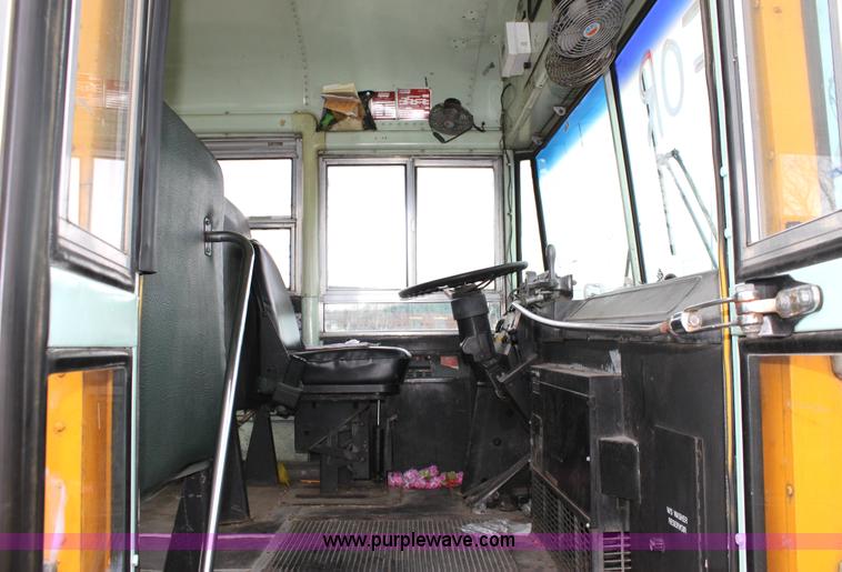 image for item 6534 1986 Thomas Built 3885 school bus