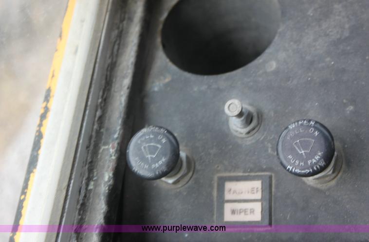 image for item 6534 1986 Thomas Built 3885 school bus