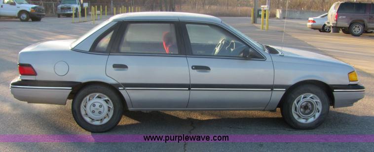 image for item 6766 1991 Ford Tempo