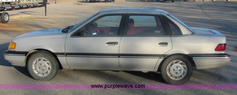 image for item 6766 1991 Ford Tempo