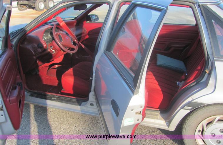 image for item 6766 1991 Ford Tempo