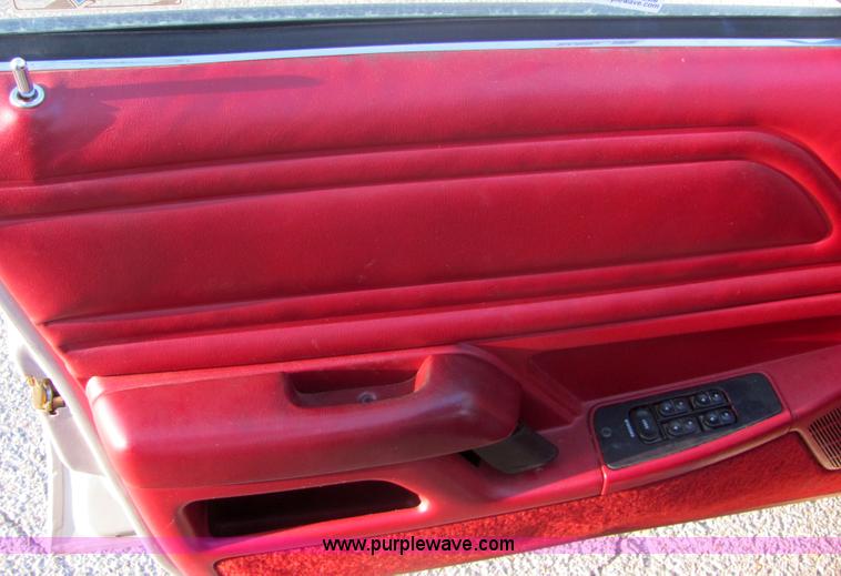 image for item 6766 1991 Ford Tempo