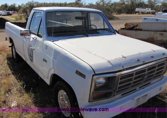 image for item 8248 1984 Ford F150 pickup
