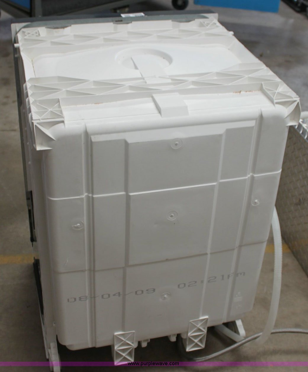 Whirlpool Quiet Partner II stainless steel dishwasher in Derby, KS Item 6558 sold Purple Wave