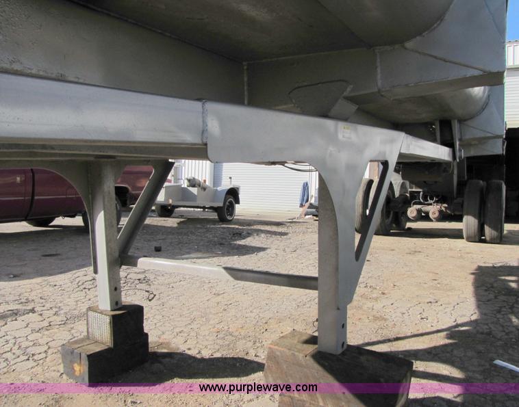 image for item 3519 1998 Clement LW3829 38' steel end dump trailer