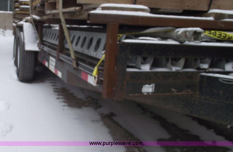 image for item 5458 2004 Starlite flatbed trailer