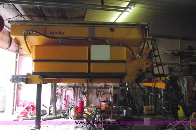 image for item 5467 12' Epoke salt spreader v-box