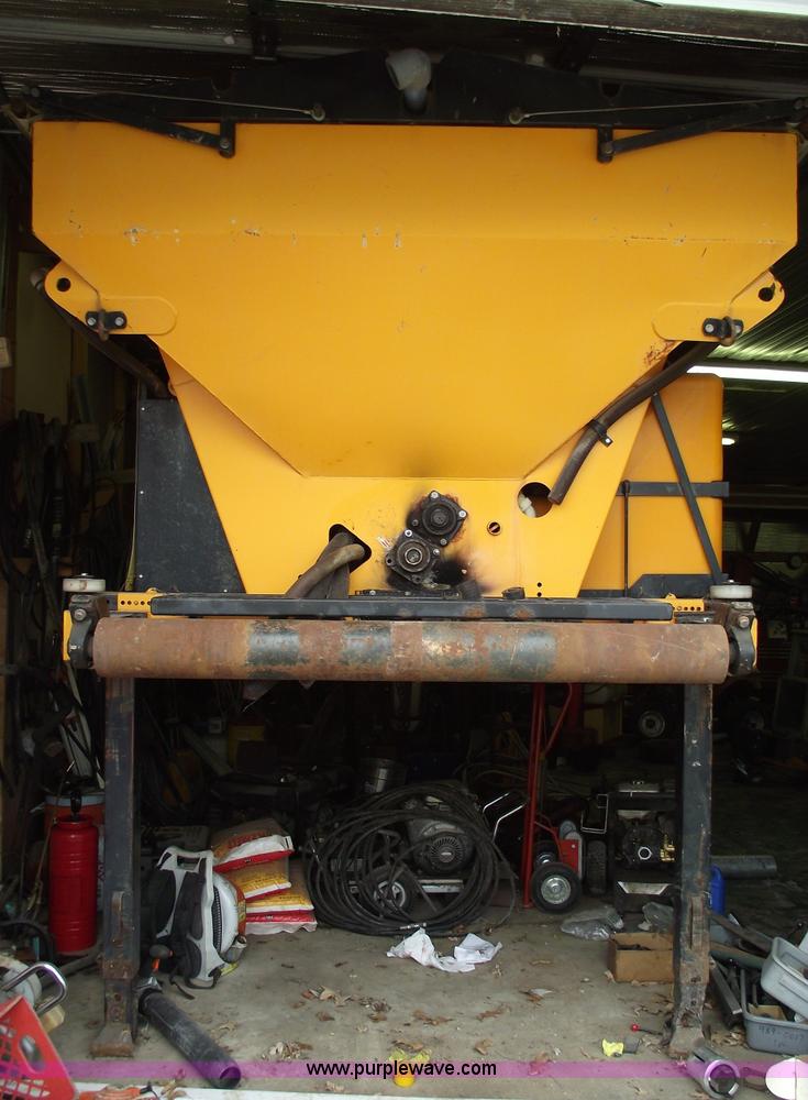 image for item 5467 12' Epoke salt spreader v-box