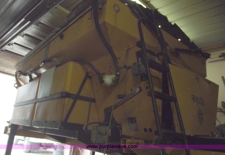 image for item 5467 12' Epoke salt spreader v-box