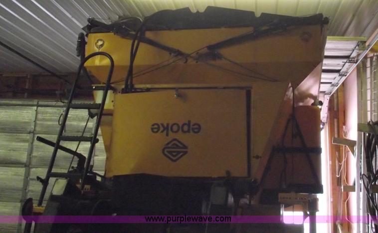 image for item 5467 12' Epoke salt spreader v-box