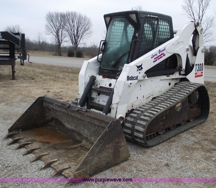 image for item 5469 2004 Bobcat T300