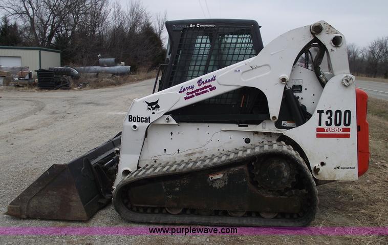 image for item 5469 2004 Bobcat T300