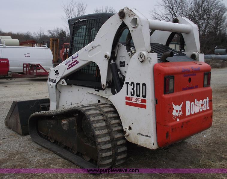 image for item 5469 2004 Bobcat T300