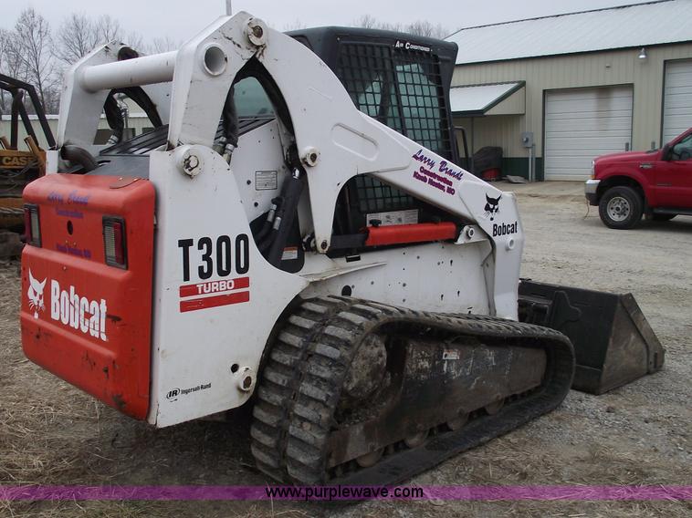 image for item 5469 2004 Bobcat T300