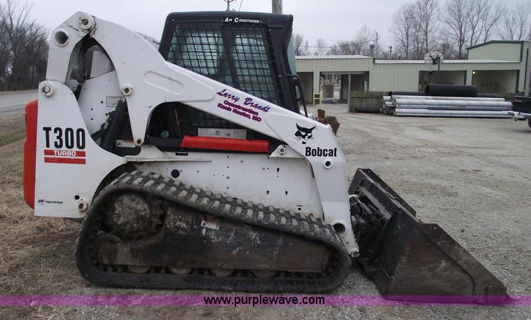 image for item 5469 2004 Bobcat T300