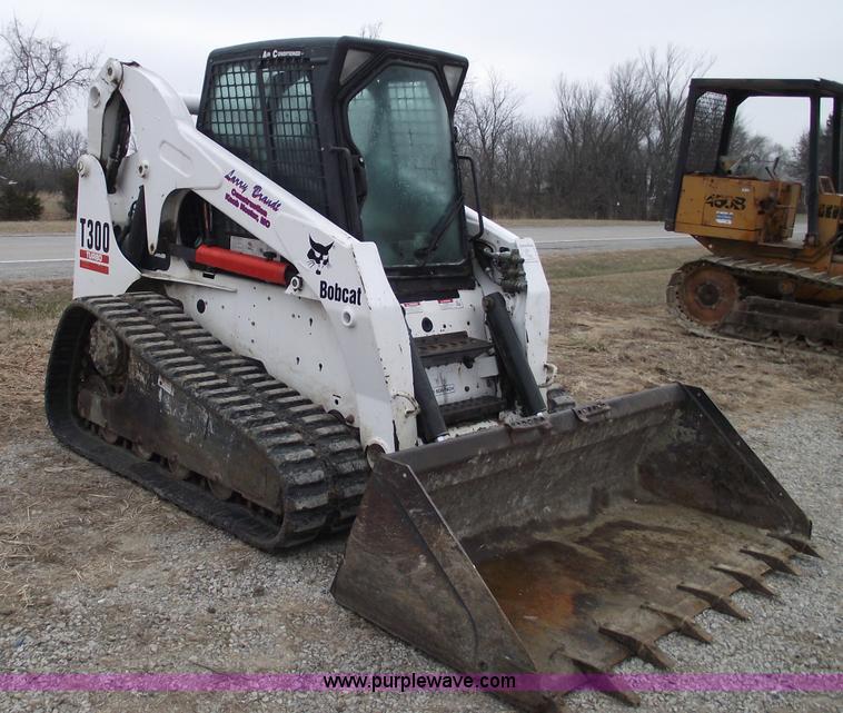 image for item 5469 2004 Bobcat T300