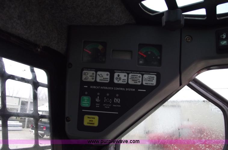 image for item 5469 2004 Bobcat T300