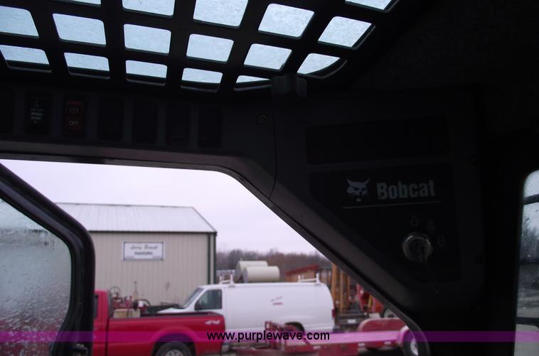 image for item 5469 2004 Bobcat T300