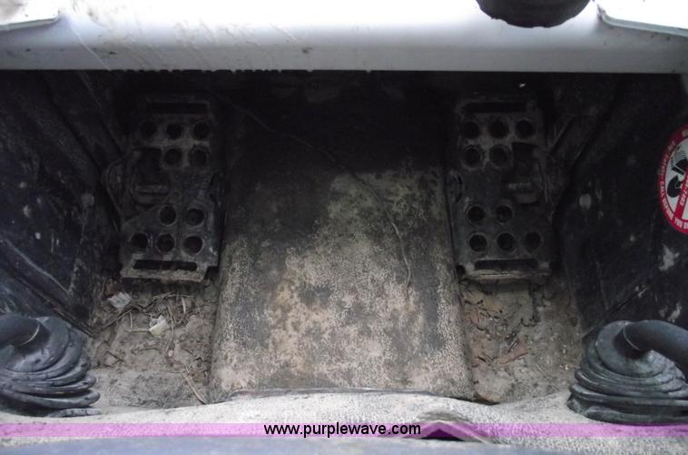 image for item 5469 2004 Bobcat T300