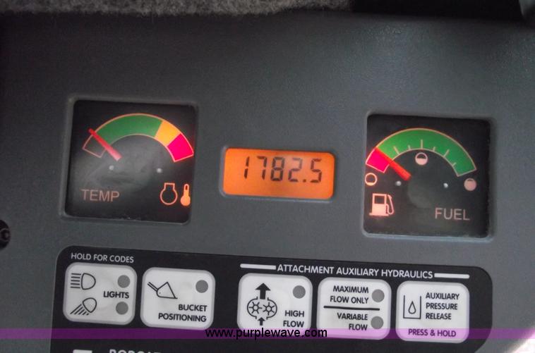 image for item 5469 2004 Bobcat T300