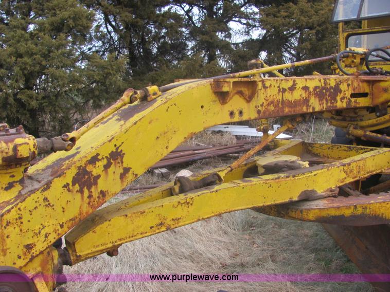 image for item 6768 Caterpillar Cat 12 motor grader