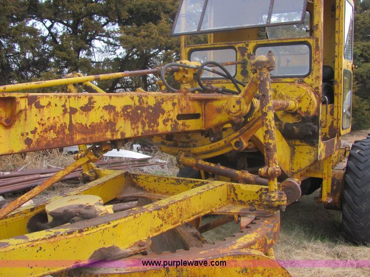 image for item 6768 Caterpillar Cat 12 motor grader