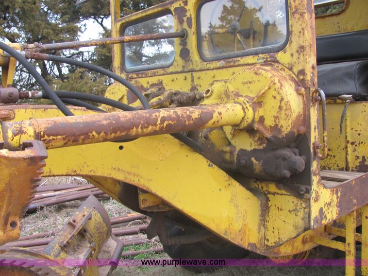 image for item 6768 Caterpillar Cat 12 motor grader