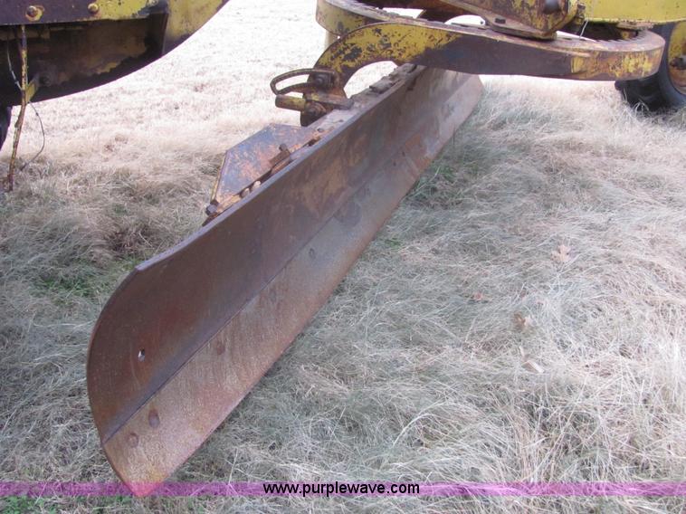 image for item 6768 Caterpillar Cat 12 motor grader