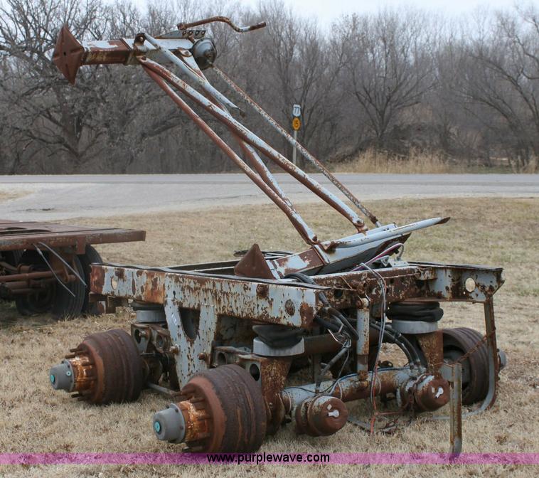 image for item 6772 Semi trailer running gear