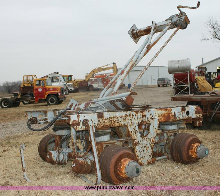 image for item 6772 Semi trailer running gear