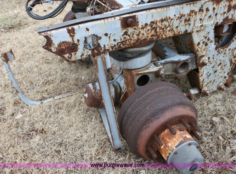 image for item 6772 Semi trailer running gear