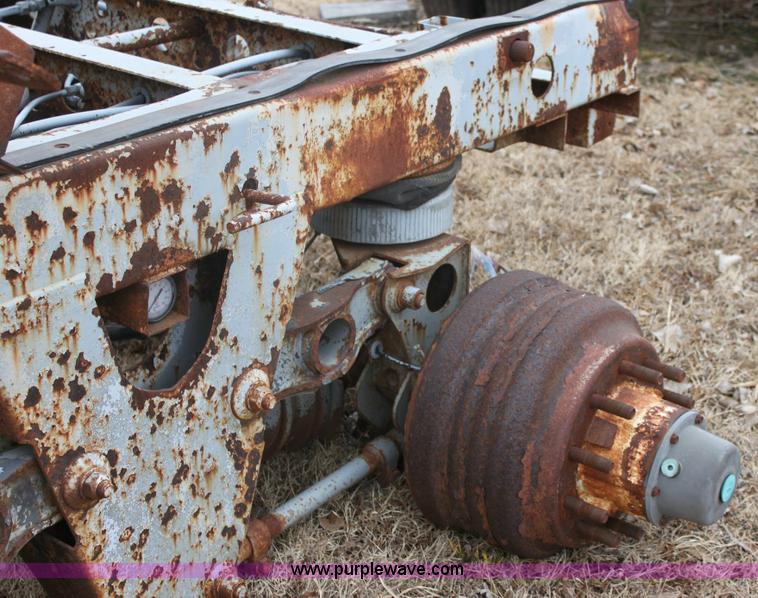 image for item 6772 Semi trailer running gear